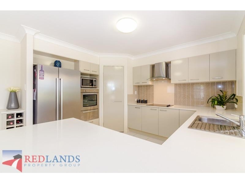16 Magnetic Place, Redland Bay QLD 4165