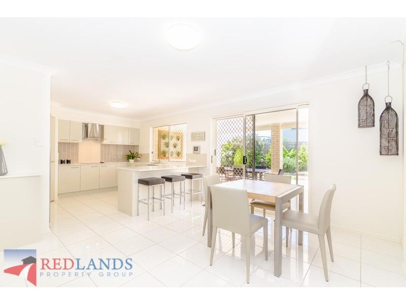 16 Magnetic Place, Redland Bay QLD 4165