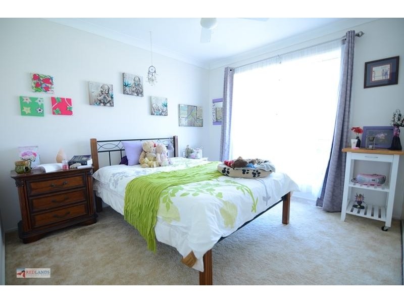 25 Meredith  Place, Redland Bay QLD 4165