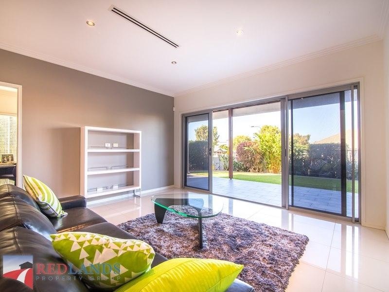 1 Hayman  Street, Redland Bay QLD 4165