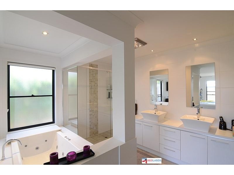 80 SUNNINGDALE Drive, Redland Bay QLD 4165