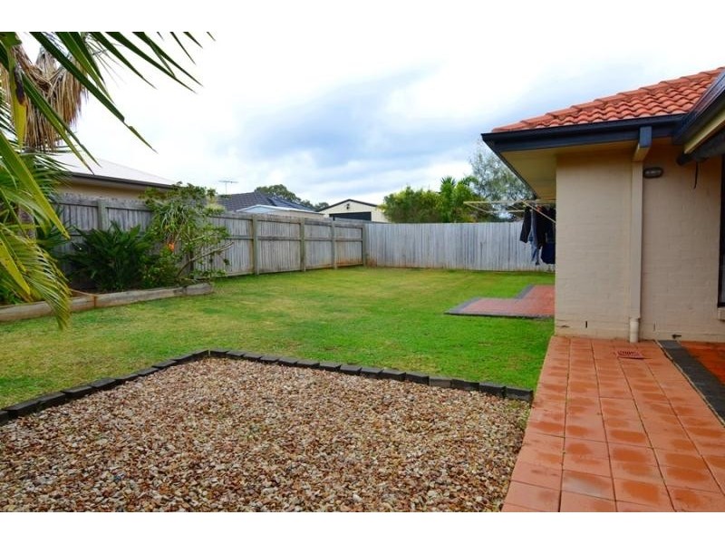 11 Pitman Place, Redland Bay QLD 4165