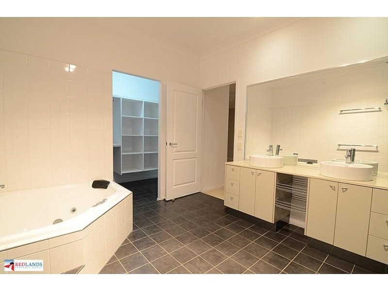 11 Saltwater Place, Redland Bay QLD 4165