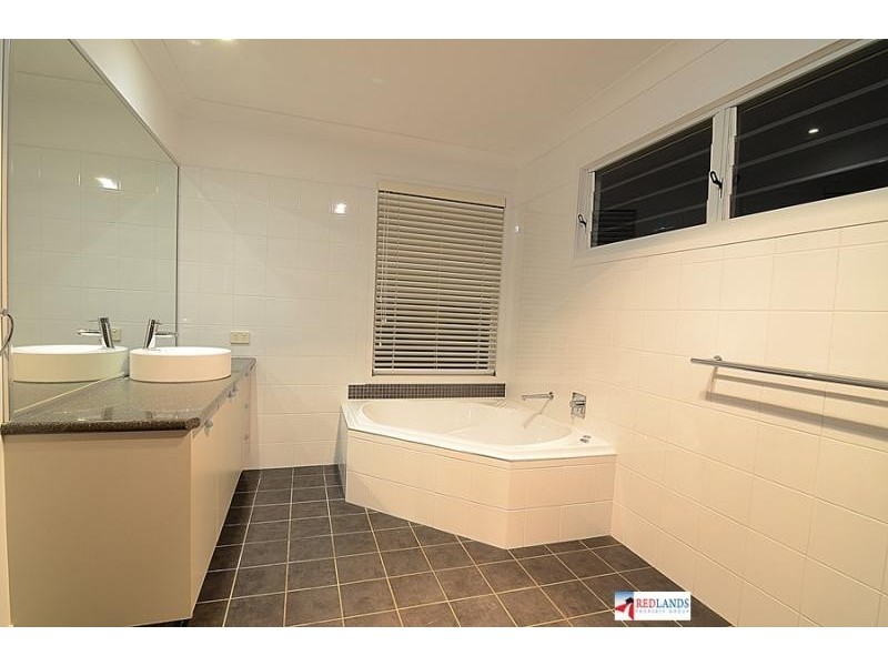 11 Saltwater Place, Redland Bay QLD 4165