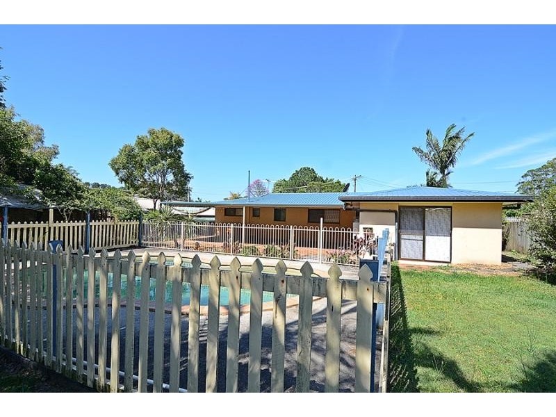 2 Mark Street, Redland Bay QLD 4165