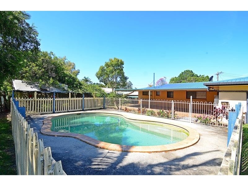 2 Mark Street, Redland Bay QLD 4165