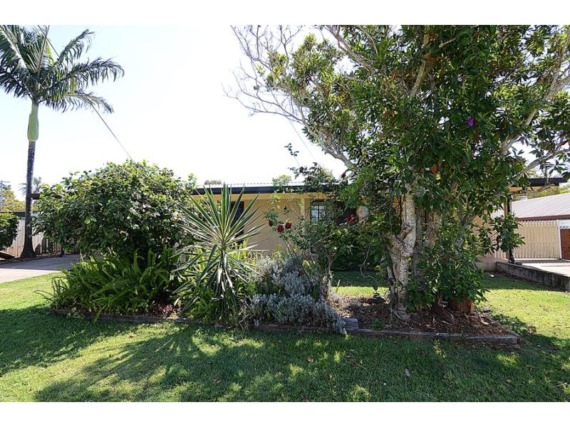 2 Mark Street, Redland Bay QLD 4165