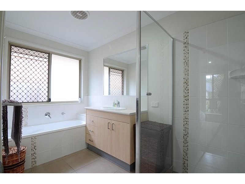 11 BREAM Place, Redland Bay QLD 4165