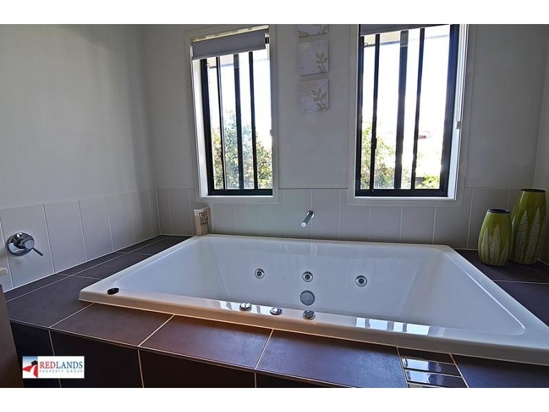 15 CREEDIN Court, Redland Bay QLD 4165