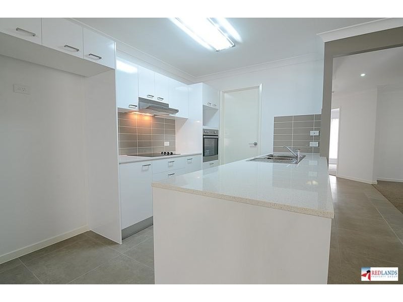 130 BANKSWOOD Drive, Redland Bay QLD 4165