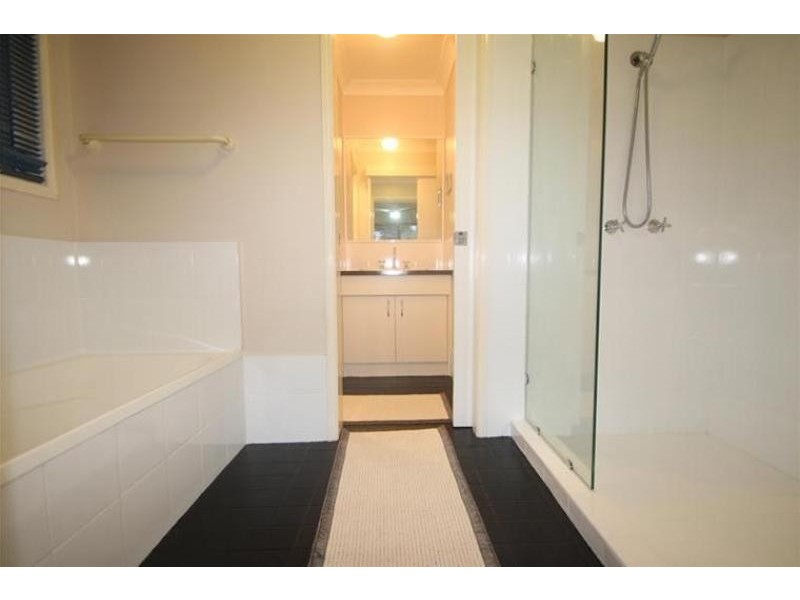 12 ROCHELLE Court, Edens Landing QLD 4207