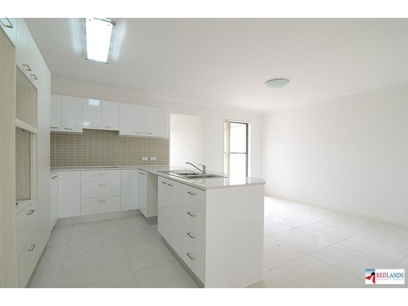 136 BANKSWOOD Drive, Redland Bay QLD 4165