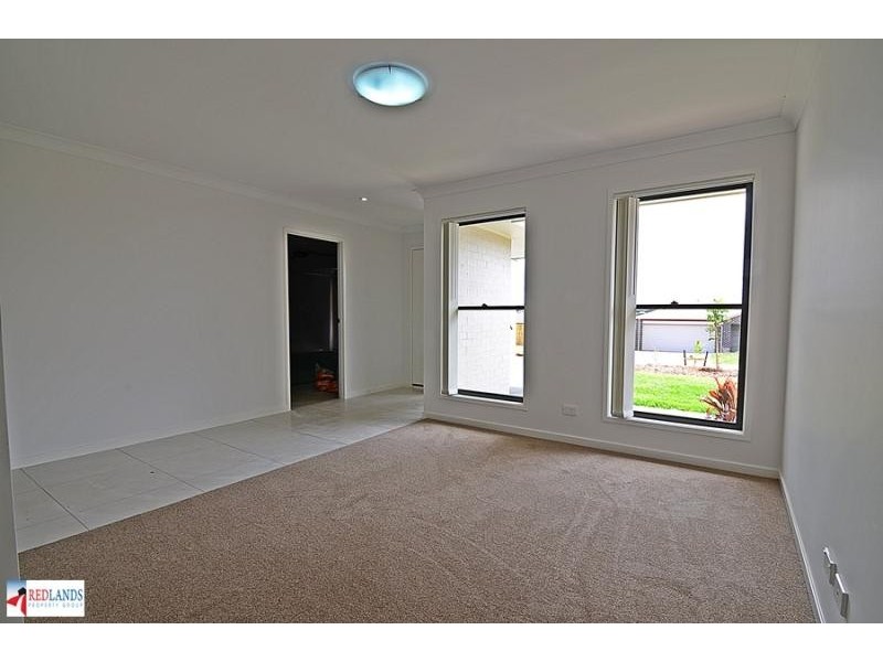 136 BANKSWOOD Drive, Redland Bay QLD 4165