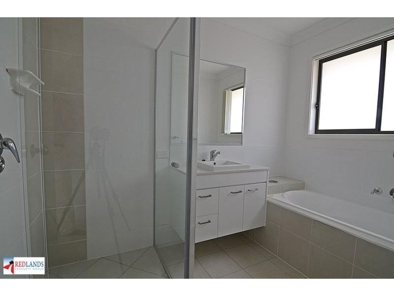 136 BANKSWOOD Drive, Redland Bay QLD 4165