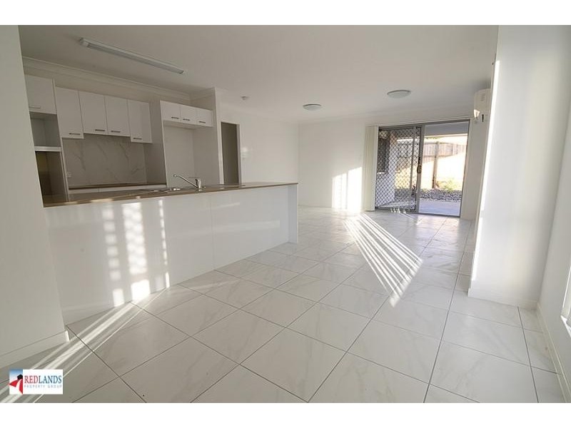 8 BEACHWOOD Street, Redland Bay QLD 4165