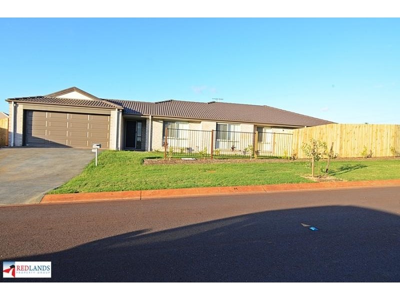 8 BEACHWOOD Street, Redland Bay QLD 4165