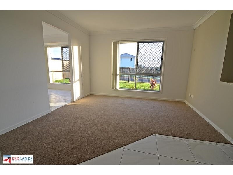 8 BEACHWOOD Street, Redland Bay QLD 4165