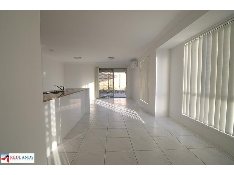 8 BEACHWOOD Street, Redland Bay QLD 4165