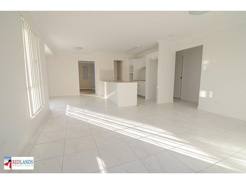 8 BEACHWOOD Street, Redland Bay QLD 4165