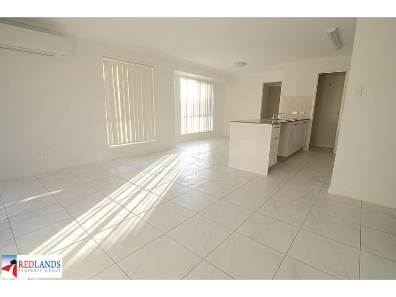 8 BEACHWOOD Street, Redland Bay QLD 4165