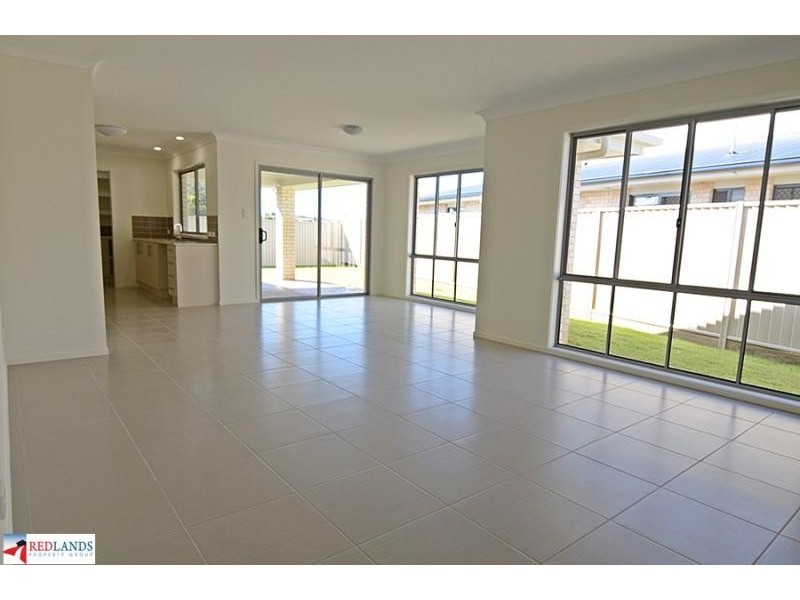 30 WILLIS Close, Redland Bay QLD 4165