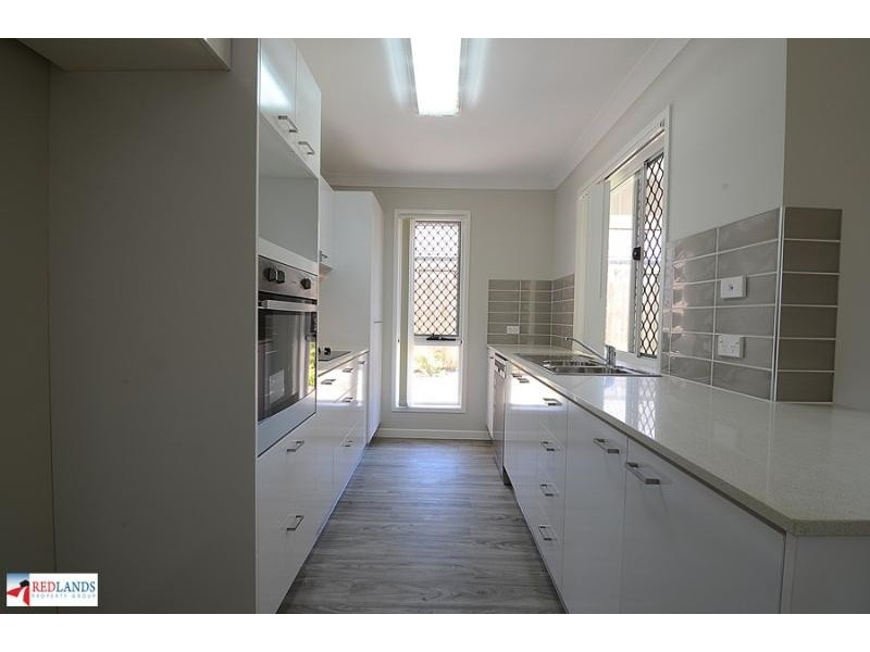 138 BANKSWOOD Drive, Redland Bay QLD 4165