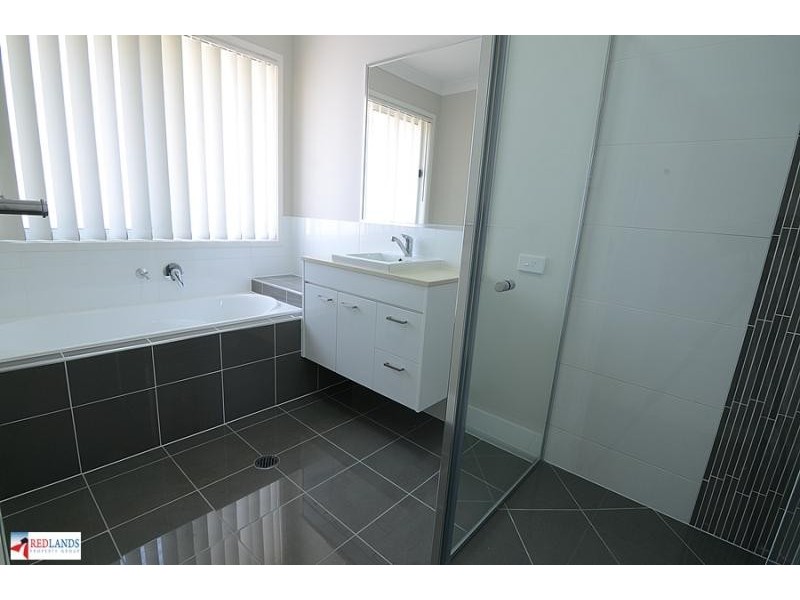 138 BANKSWOOD Drive, Redland Bay QLD 4165