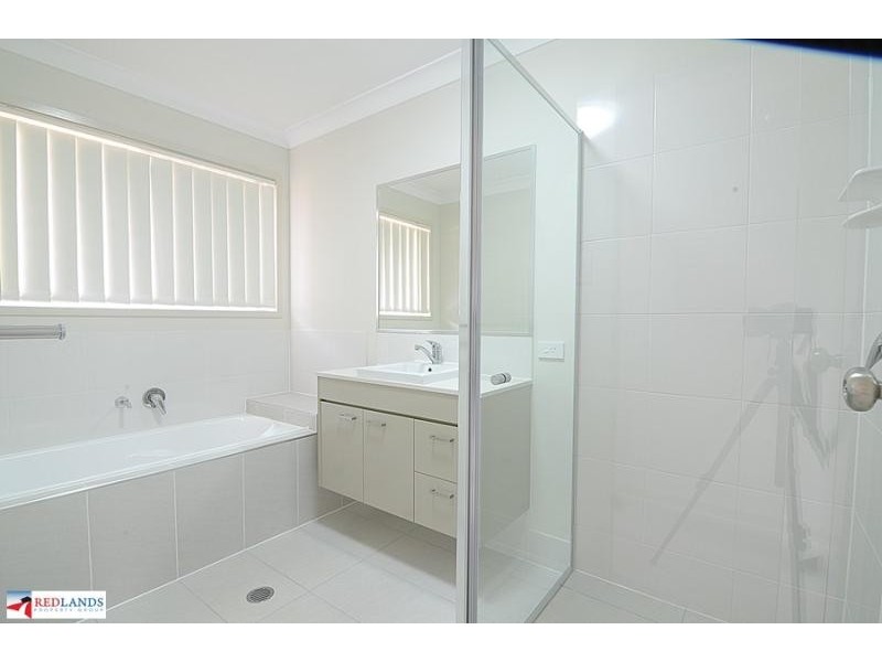 126 Bankswood Drive, Redland Bay QLD 4165