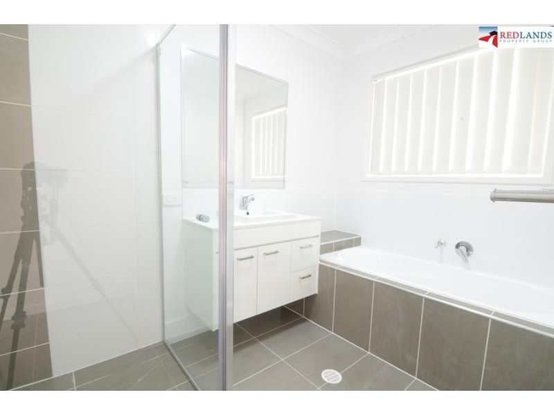 128 BANKSWOOD Drive, Redland Bay QLD 4165