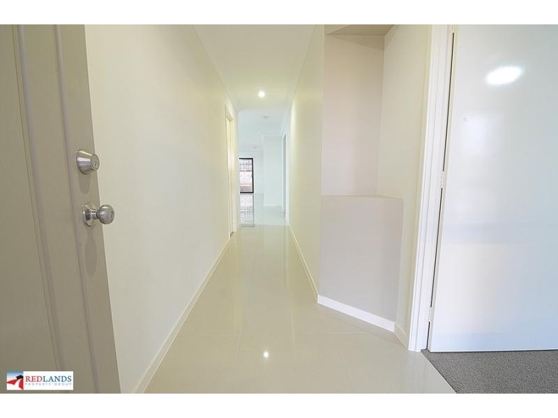 140 BANKSWOOD Drive, Redland Bay QLD 4165