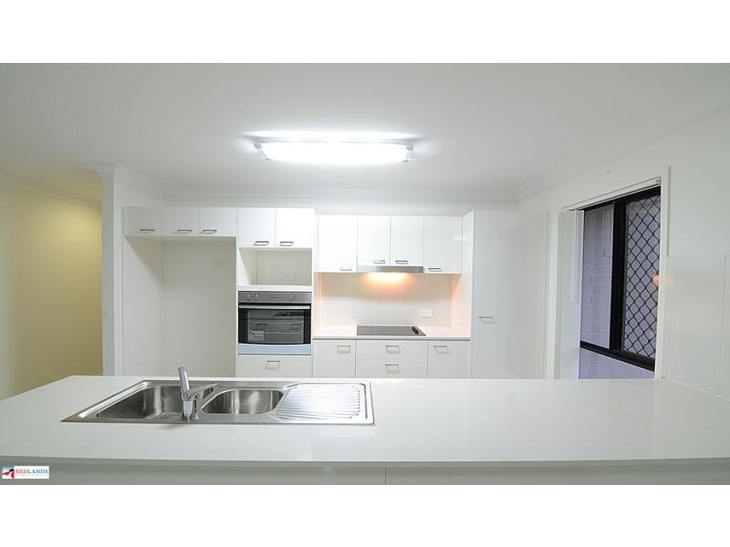 140 BANKSWOOD Drive, Redland Bay QLD 4165