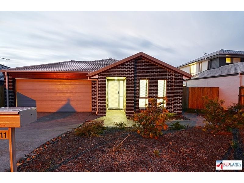 111 Bankswood Drive, Redland Bay QLD 4165