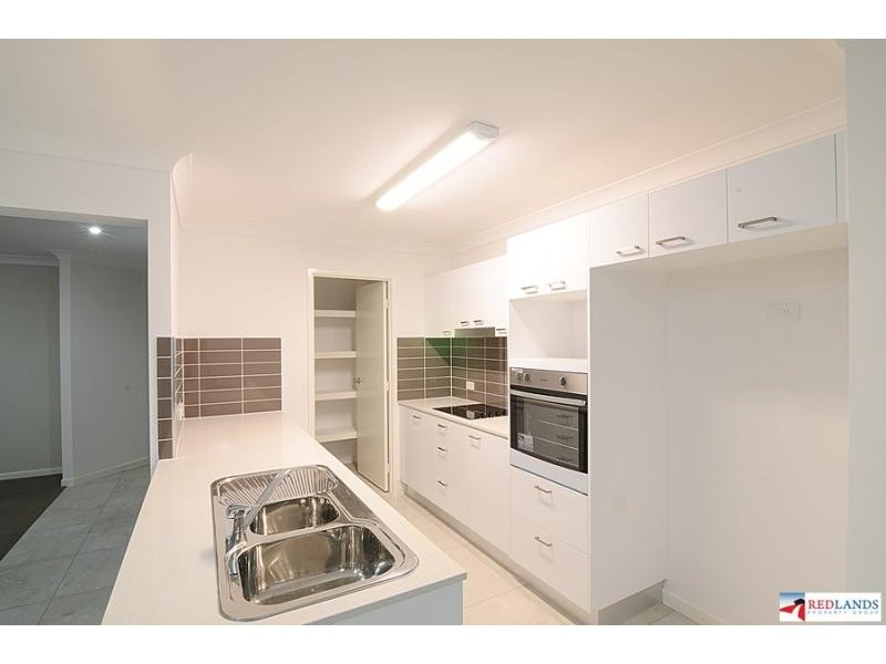 111 Bankswood Drive, Redland Bay QLD 4165