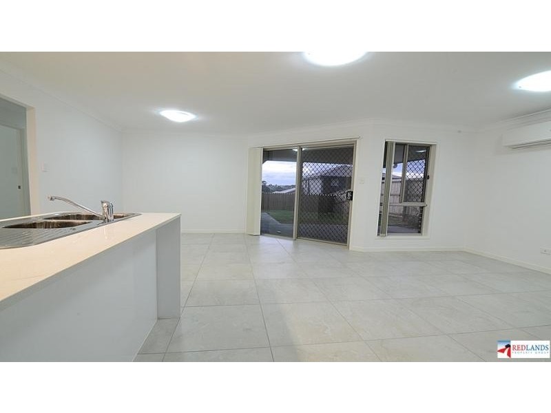 111 Bankswood Drive, Redland Bay QLD 4165