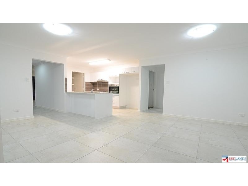 111 Bankswood Drive, Redland Bay QLD 4165