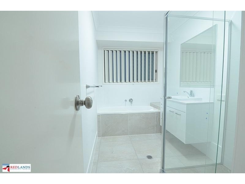 111 Bankswood Drive, Redland Bay QLD 4165