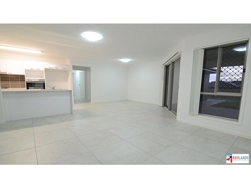 111 Bankswood Drive, Redland Bay QLD 4165