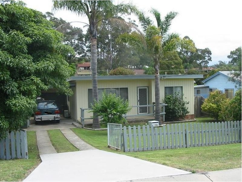 18 Clare  Crescent BATEHAVEN 2536, Batehaven NSW 2536