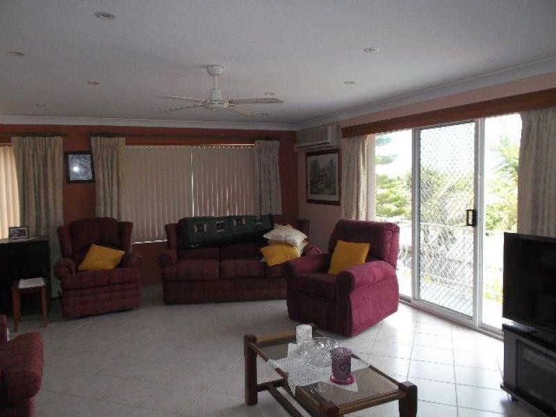 17 WATTLE Crescent, Batehaven NSW 2536