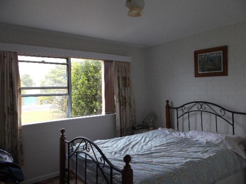 17 WATTLE Crescent, Batehaven NSW 2536