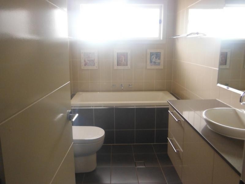 18 John Penn Drive, Tomakin NSW 2537