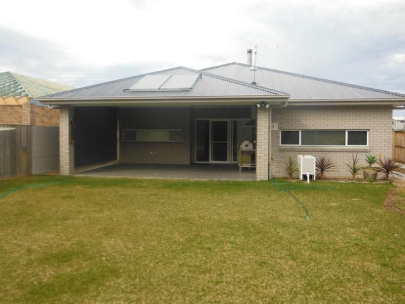 18 John Penn Drive, Tomakin NSW 2537