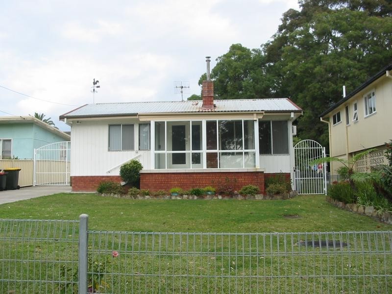 324 Beach Road, Batehaven NSW 2536