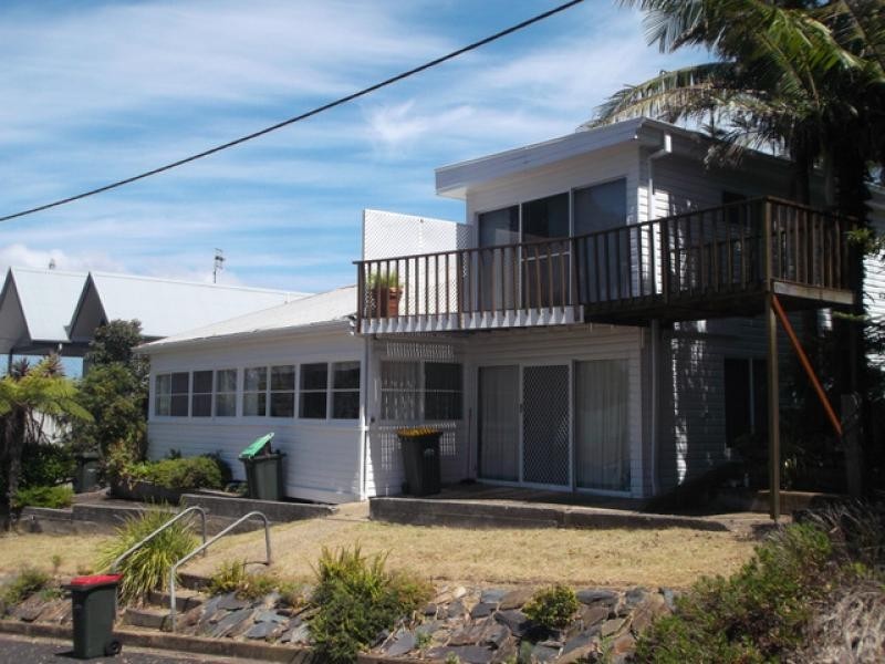 8 Bronte Crescent, Batehaven NSW 2536