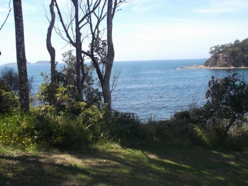 8 Bronte Crescent, Batehaven NSW 2536