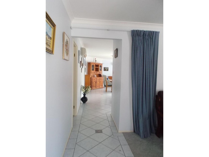 78 MELALEUCA  Crescent, Catalina NSW 2536