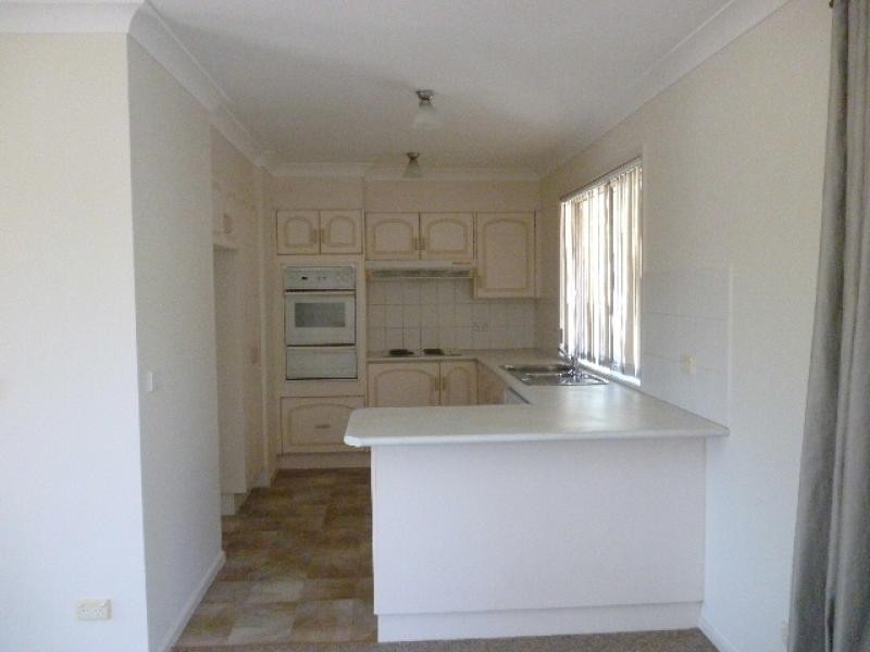 4/5 LORD  Place, North Batemans Bay NSW 2536