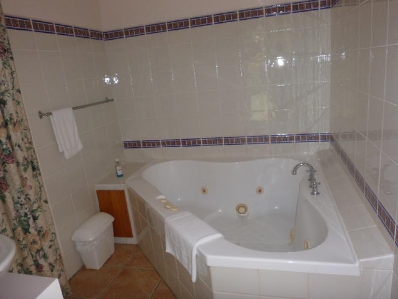 2 Swiss Chalet Spa, Surf Beach NSW 2536