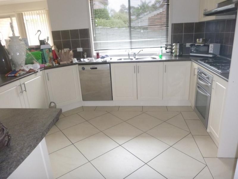 6 Giles Court, Sunshine Bay NSW 2536