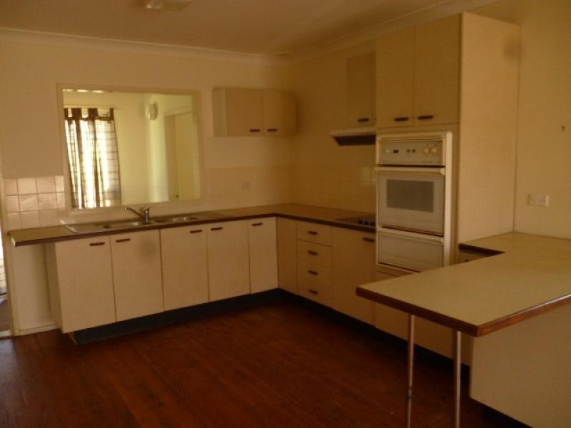8 Christopher Crescent, Batehaven NSW 2536